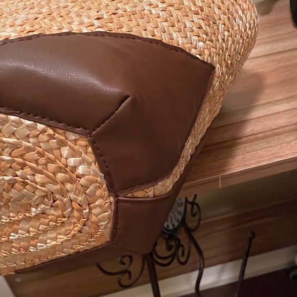 Tan and Brown Straw Tote - Sani Beach. Like NEW. - Picture 5 of 10